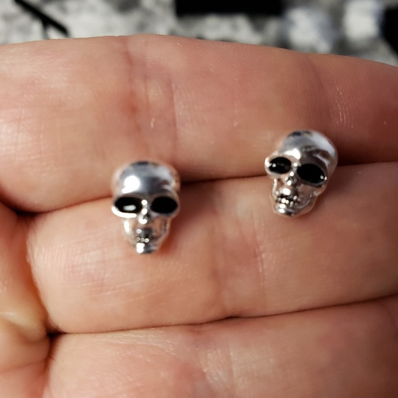Skulls 💀 Silver Plated Halloween Punk Goth Stud - Picture 5 of 5
